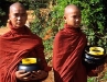 www-myanmar-rweber-monks-mingun